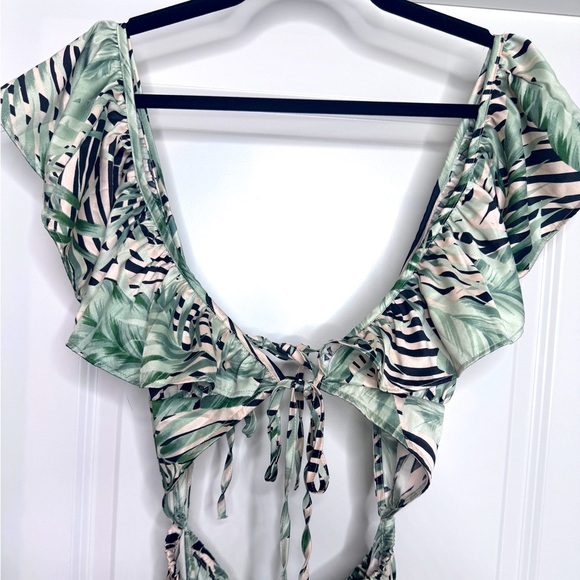 ASOS DESIGN frill sleeve maxi beach dress with cut out in zebra palm print - Picture 3 of 12